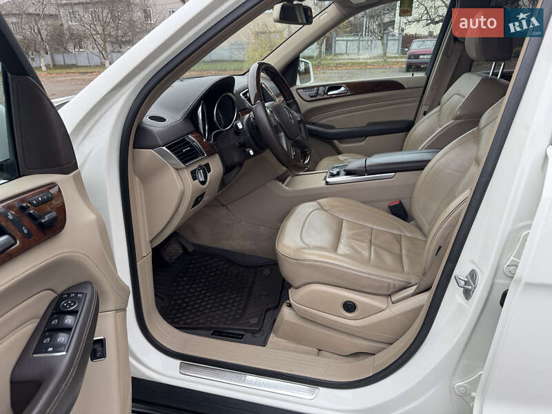 Позашляховик / Кросовер Mercedes-Benz M-Class 2012 в Чернівцях