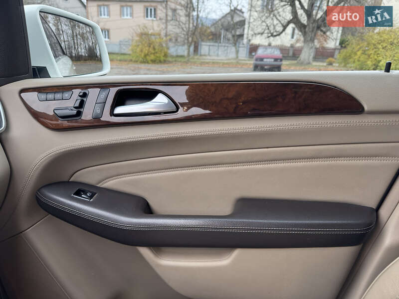Позашляховик / Кросовер Mercedes-Benz M-Class 2012 в Чернівцях