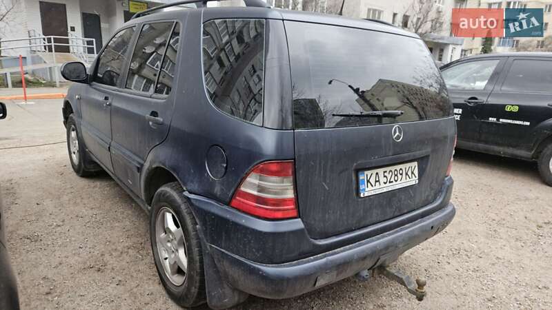 Внедорожник / Кроссовер Mercedes-Benz M-Class 2000 в Киеве