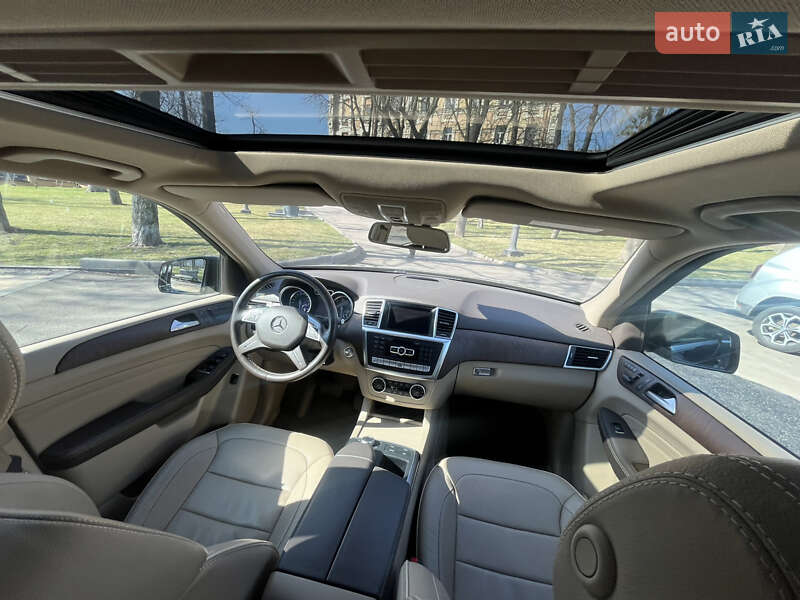 Позашляховик / Кросовер Mercedes-Benz M-Class 2012 в Києві