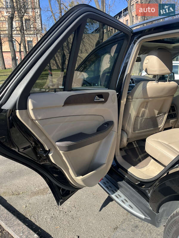 Позашляховик / Кросовер Mercedes-Benz M-Class 2012 в Києві