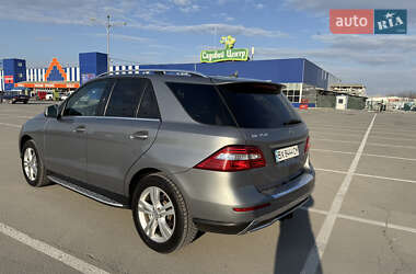 Внедорожник / Кроссовер Mercedes-Benz M-Class 2013 в 