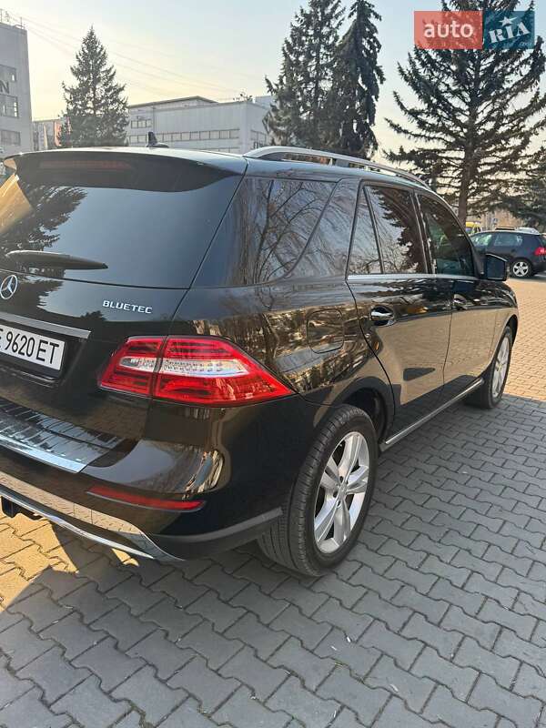 Внедорожник / Кроссовер Mercedes-Benz M-Class 2011 в Черновцах