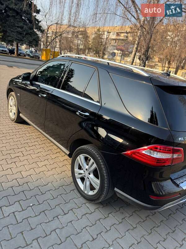 Внедорожник / Кроссовер Mercedes-Benz M-Class 2011 в Черновцах