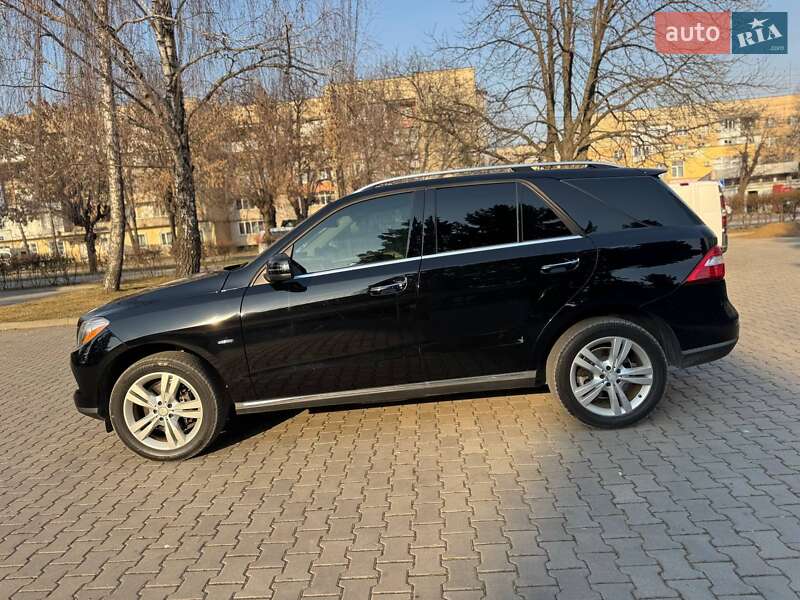 Внедорожник / Кроссовер Mercedes-Benz M-Class 2011 в Черновцах