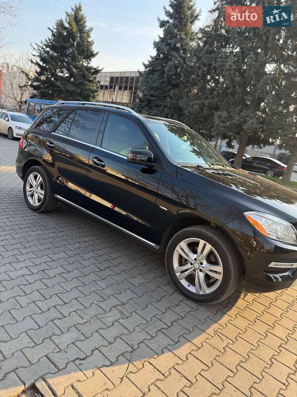 Внедорожник / Кроссовер Mercedes-Benz M-Class 2011 в Черновцах