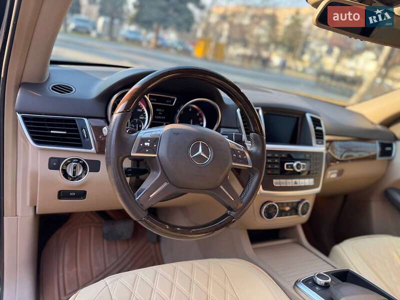 Внедорожник / Кроссовер Mercedes-Benz M-Class 2011 в Черновцах