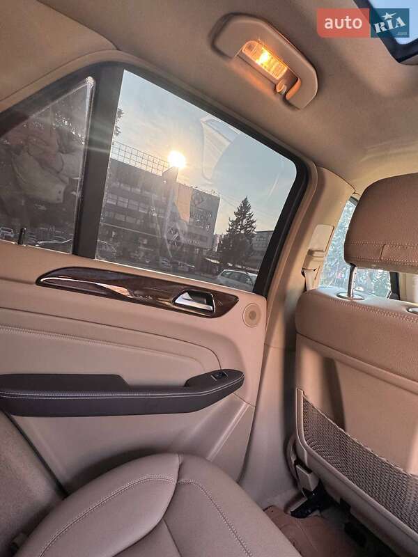Внедорожник / Кроссовер Mercedes-Benz M-Class 2011 в Черновцах