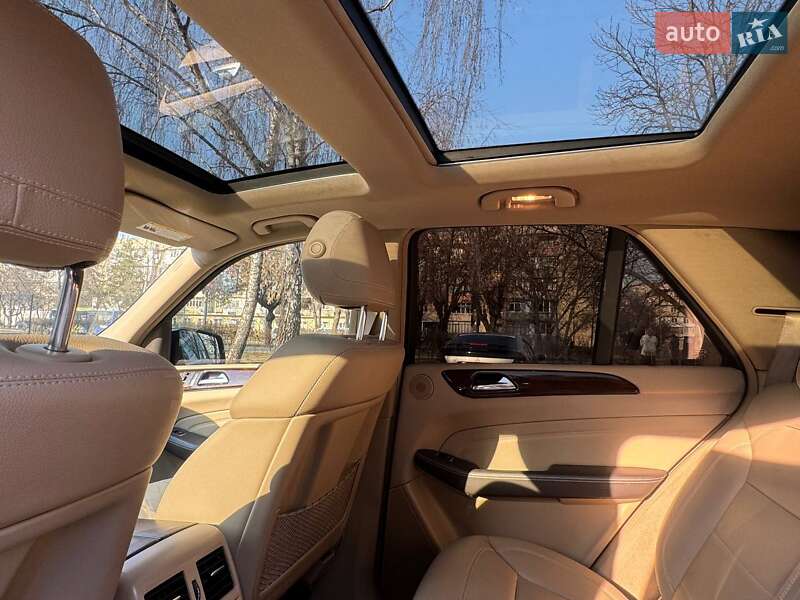 Внедорожник / Кроссовер Mercedes-Benz M-Class 2011 в Черновцах