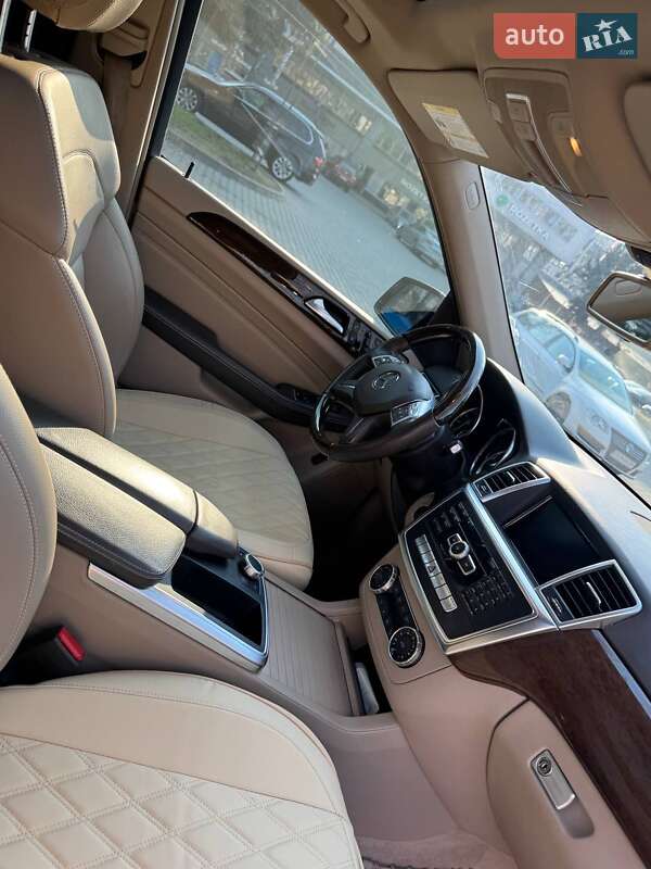 Внедорожник / Кроссовер Mercedes-Benz M-Class 2011 в Черновцах