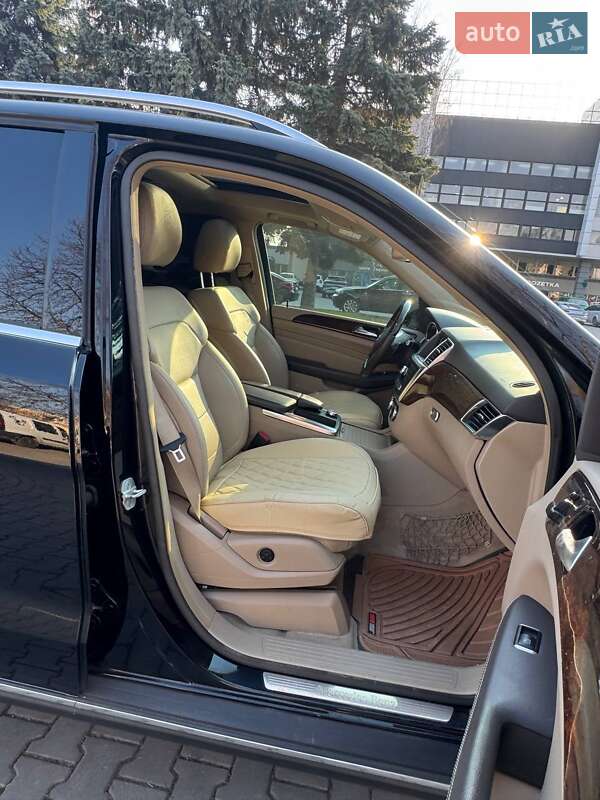 Внедорожник / Кроссовер Mercedes-Benz M-Class 2011 в Черновцах