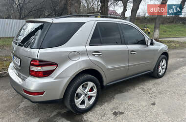 Позашляховик / Кросовер Mercedes-Benz M-Class 2009 в 