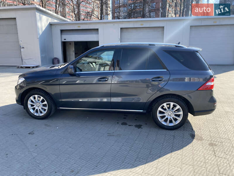 Внедорожник / Кроссовер Mercedes-Benz M-Class 2012 в 