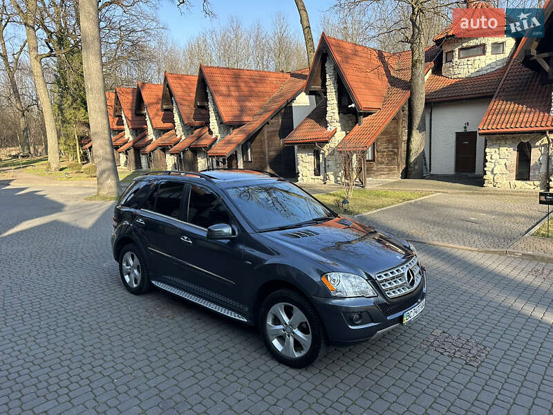 Mercedes-Benz M-Class 2011