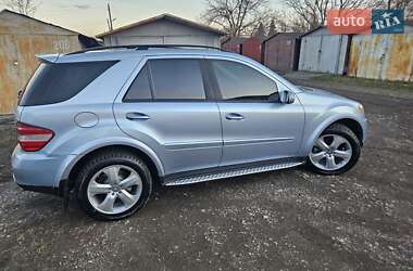 Внедорожник / Кроссовер Mercedes-Benz M-Class 2006 в 