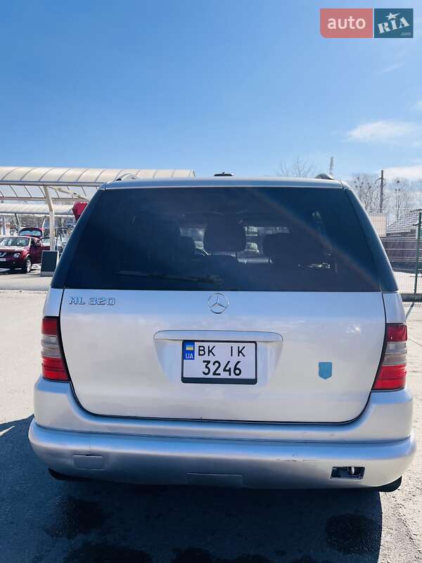 Внедорожник / Кроссовер Mercedes-Benz M-Class 2001 в Ровно