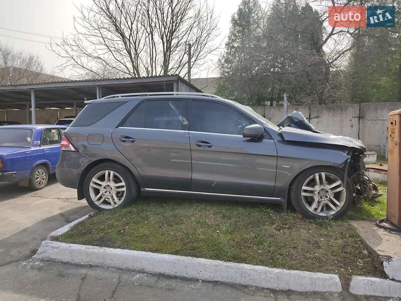 Позашляховик / Кросовер Mercedes-Benz M-Class 2012 в Сумах