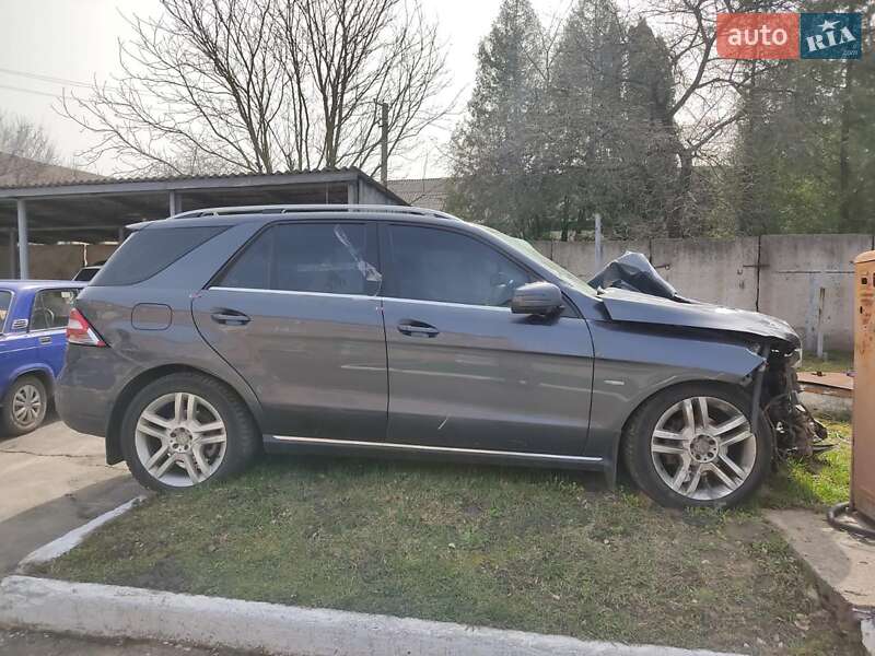 Позашляховик / Кросовер Mercedes-Benz M-Class 2012 в Сумах
