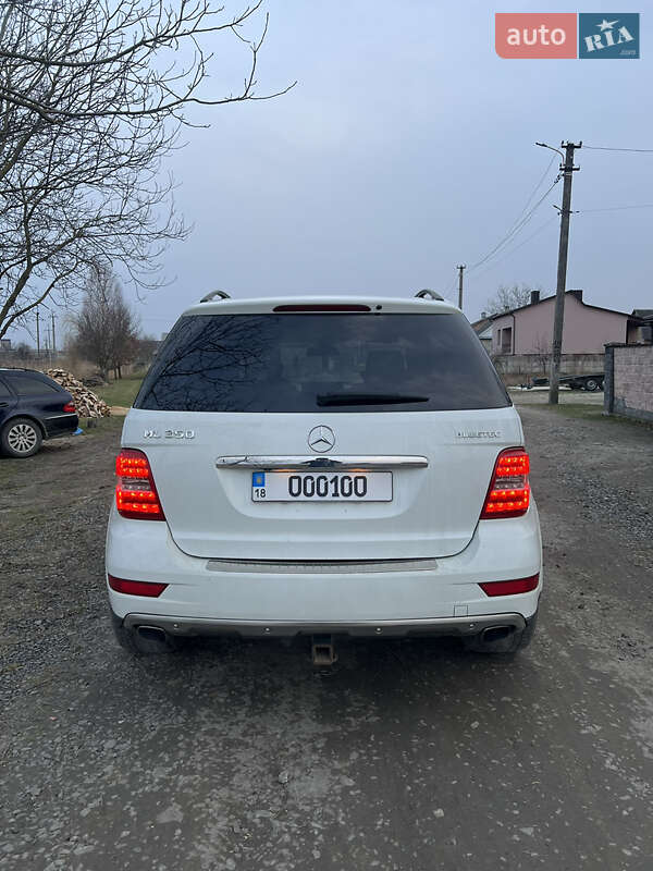 Внедорожник / Кроссовер Mercedes-Benz M-Class 2010 в Ровно