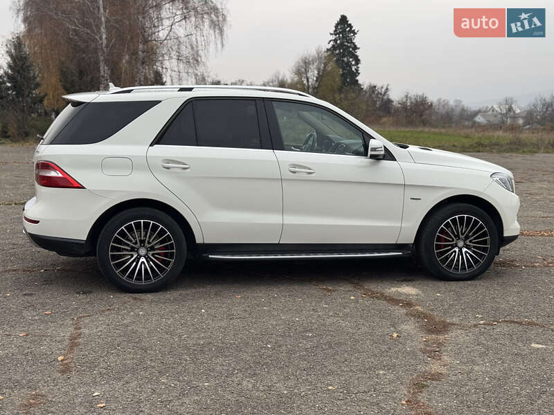 Позашляховик / Кросовер Mercedes-Benz M-Class 2012 в Чернівцях