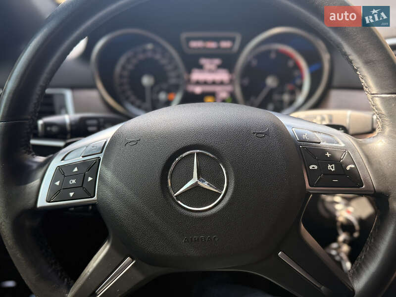 Позашляховик / Кросовер Mercedes-Benz M-Class 2013 в Києві