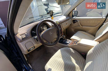 Внедорожник / Кроссовер Mercedes-Benz M-Class 2001 в 