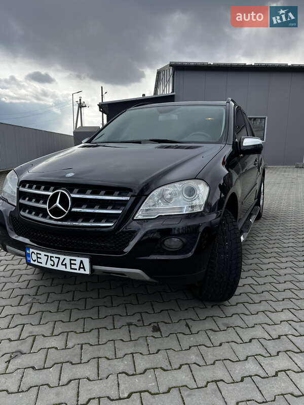 Внедорожник / Кроссовер Mercedes-Benz M-Class 2009 в Новоселице