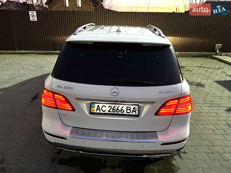 Внедорожник / Кроссовер Mercedes-Benz M-Class 2013 в Луцке