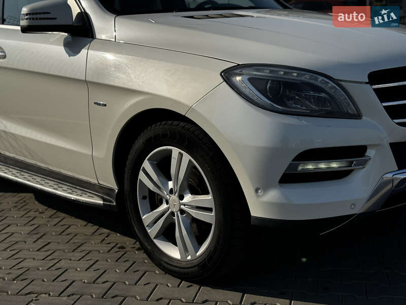 Позашляховик / Кросовер Mercedes-Benz M-Class 2012 в Чернівцях