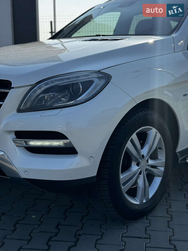 Позашляховик / Кросовер Mercedes-Benz M-Class 2012 в Чернівцях