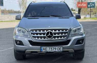 Внедорожник / Кроссовер Mercedes-Benz M-Class 2011 в 