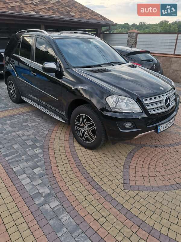 Позашляховик / Кросовер Mercedes-Benz M-Class 2009 в 
