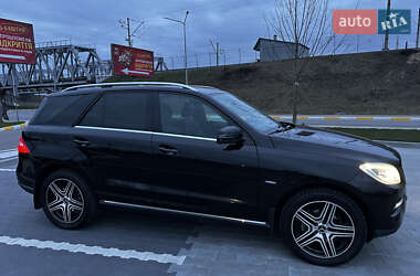 Позашляховик / Кросовер Mercedes-Benz M-Class 2012 в 