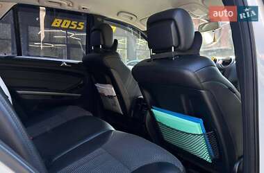 Позашляховик / Кросовер Mercedes-Benz M-Class 2010 в 