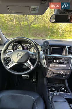 Внедорожник / Кроссовер Mercedes-Benz M-Class 2012 в 