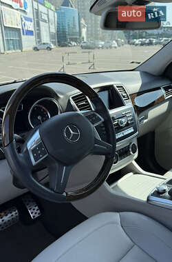 Позашляховик / Кросовер Mercedes-Benz M-Class 2013 в 