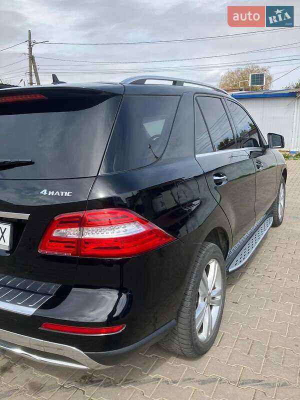 Позашляховик / Кросовер Mercedes-Benz M-Class 2014 в Києві