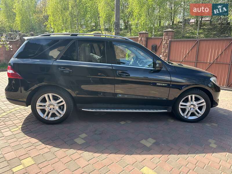 Внедорожник / Кроссовер Mercedes-Benz M-Class 2014 в Ровно