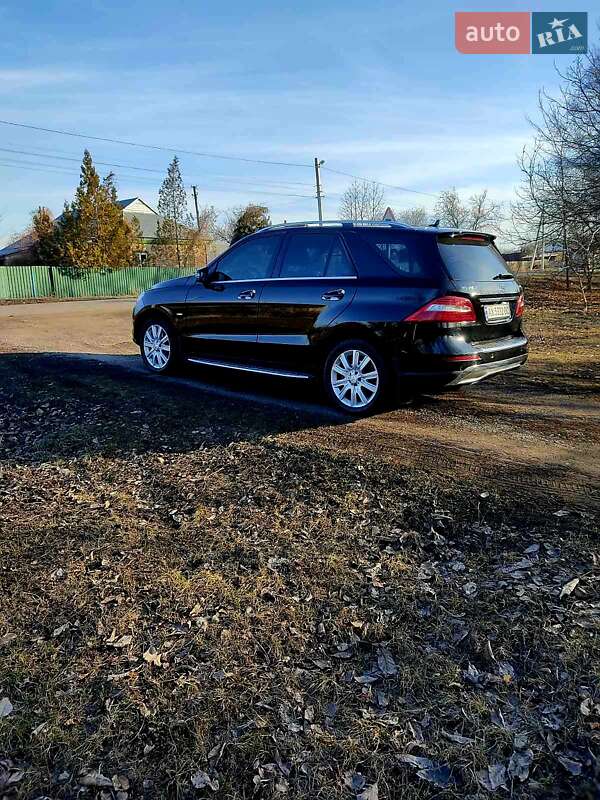 Внедорожник / Кроссовер Mercedes-Benz M-Class 2011 в Сахновщине