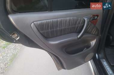 Внедорожник / Кроссовер Mercedes-Benz M-Class 2002 в 