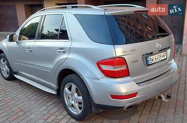 Позашляховик / Кросовер Mercedes-Benz M-Class 2008 в 