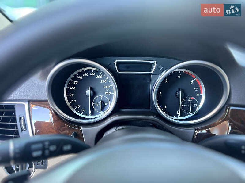 Внедорожник / Кроссовер Mercedes-Benz M-Class 2012 в Киеве