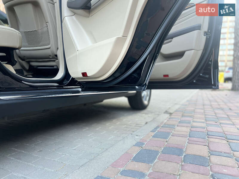 Внедорожник / Кроссовер Mercedes-Benz M-Class 2012 в Киеве