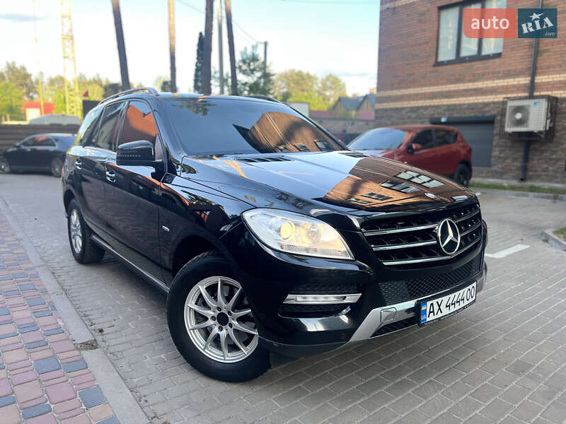 Внедорожник / Кроссовер Mercedes-Benz M-Class 2012 в Киеве