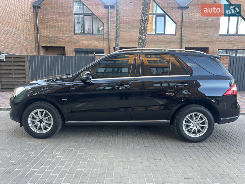 Внедорожник / Кроссовер Mercedes-Benz M-Class 2012 в Киеве
