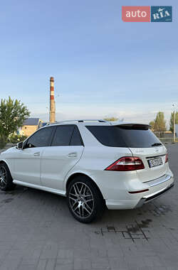 Внедорожник / Кроссовер Mercedes-Benz M-Class 2013 в 