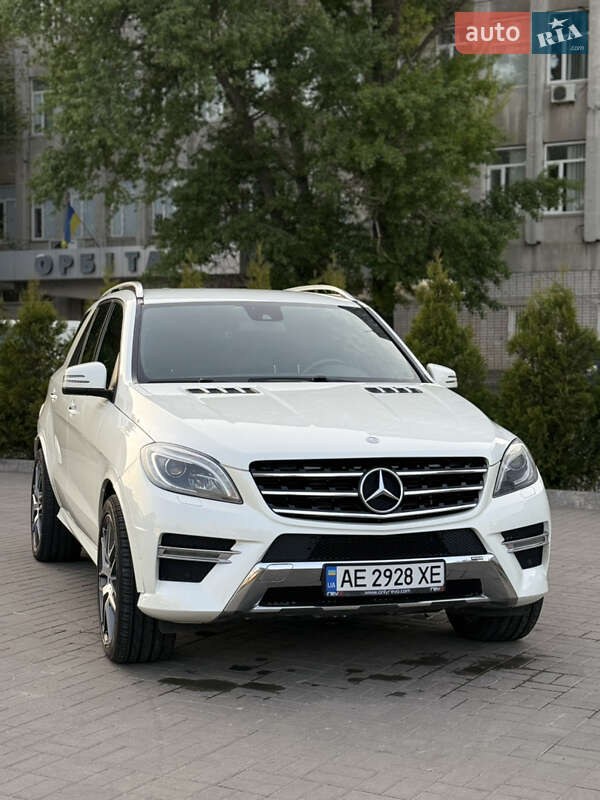 Внедорожник / Кроссовер Mercedes-Benz M-Class 2013 в 
