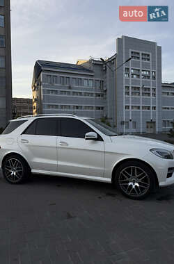 Внедорожник / Кроссовер Mercedes-Benz M-Class 2013 в 