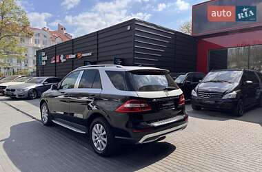 Позашляховик / Кросовер Mercedes-Benz M-Class 2013 в 