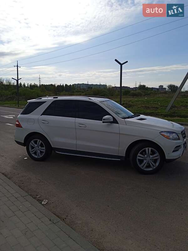 Позашляховик / Кросовер Mercedes-Benz M-Class 2011 в Рівному